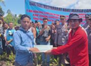 Korlap-Menyerahkan-Tuntutan-Kepada-PT-NIAS