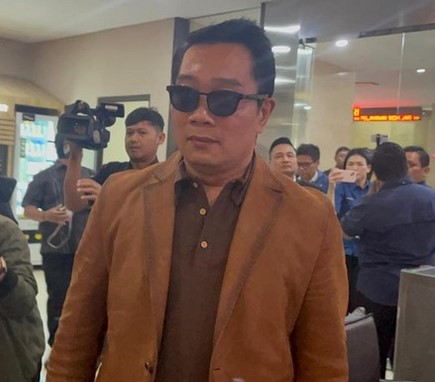 Ridwan-Kamil-Berkacamata-Hitam-di-Baresrkim