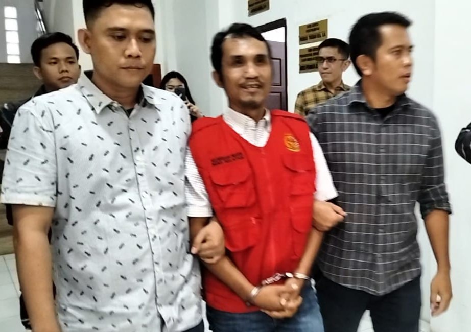 Kepala-Desa-Hilimaenamolo