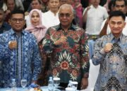 Gubernur-Banten-Andra-Soni-menyambut-insan-pers-di-Gala-Dinner-HPN-2026