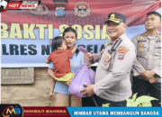 Kapolres-Nias-Selatan-saat-berbagi-Bansos