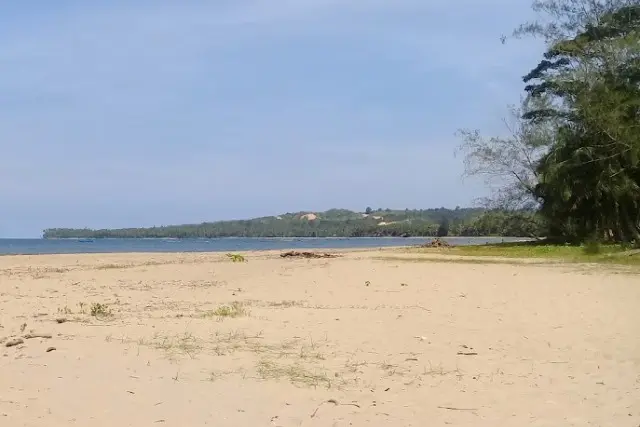 Pantai-Indah-Fofola